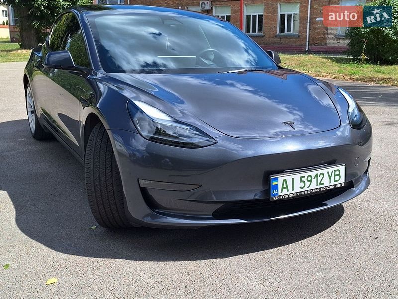 Седан Tesla Model 3 2023 в Киеве