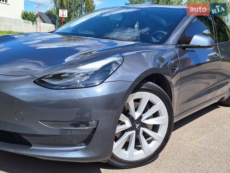 Седан Tesla Model 3 2023 в Киеве