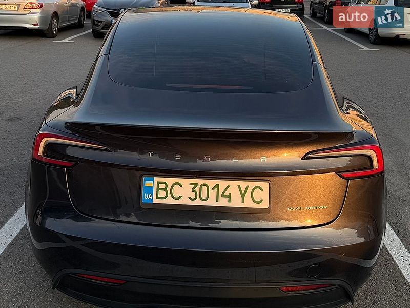 Седан Tesla Model 3 2024 в Золочеве