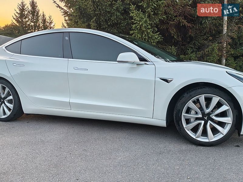 Седан Tesla Model 3 2020 в Киеве фото 7 Седан Tesla Model 3 2020 в Киеве
