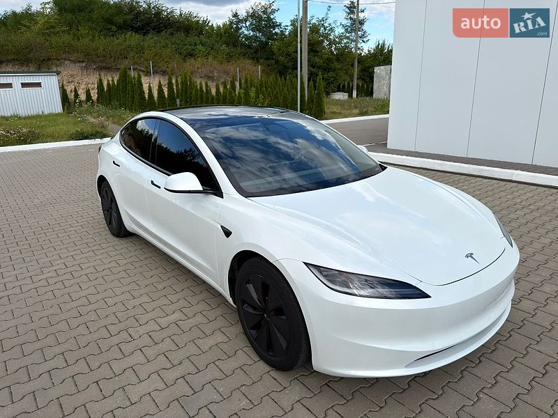 Tesla Model 3 2024