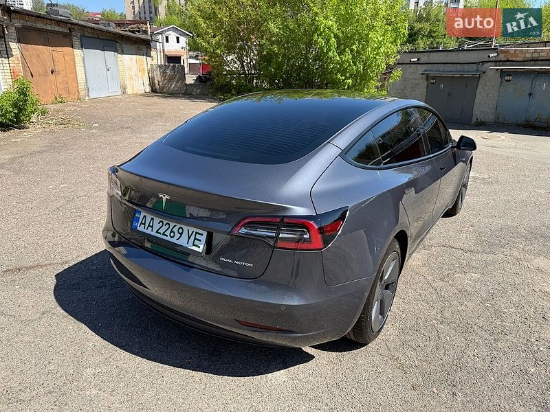 Седан Tesla Model 3 2022 в Києві