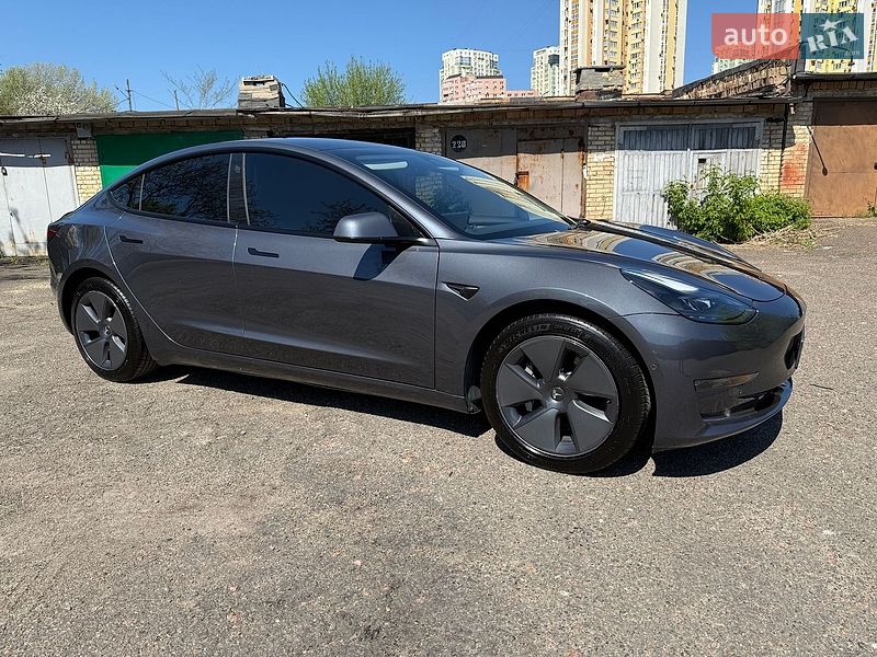 Седан Tesla Model 3 2022 в Києві