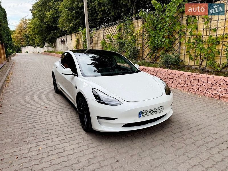 Седан Tesla Model 3 2021 в Хмельницком