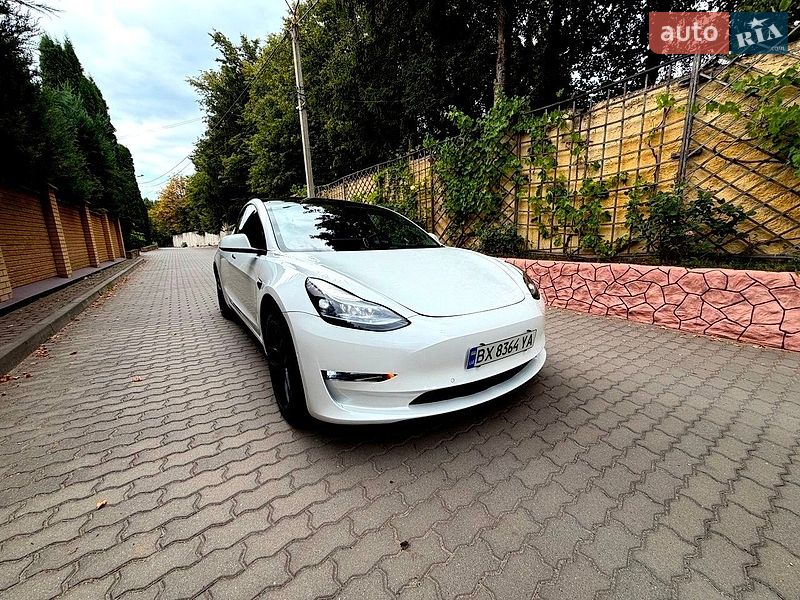 Седан Tesla Model 3 2021 в Хмельницком