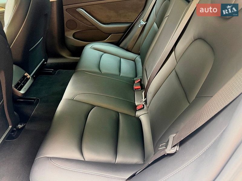 Седан Tesla Model 3 2021 в Хмельницком