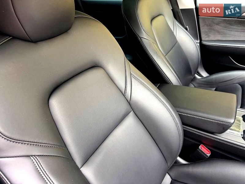 Седан Tesla Model 3 2021 в Хмельницком