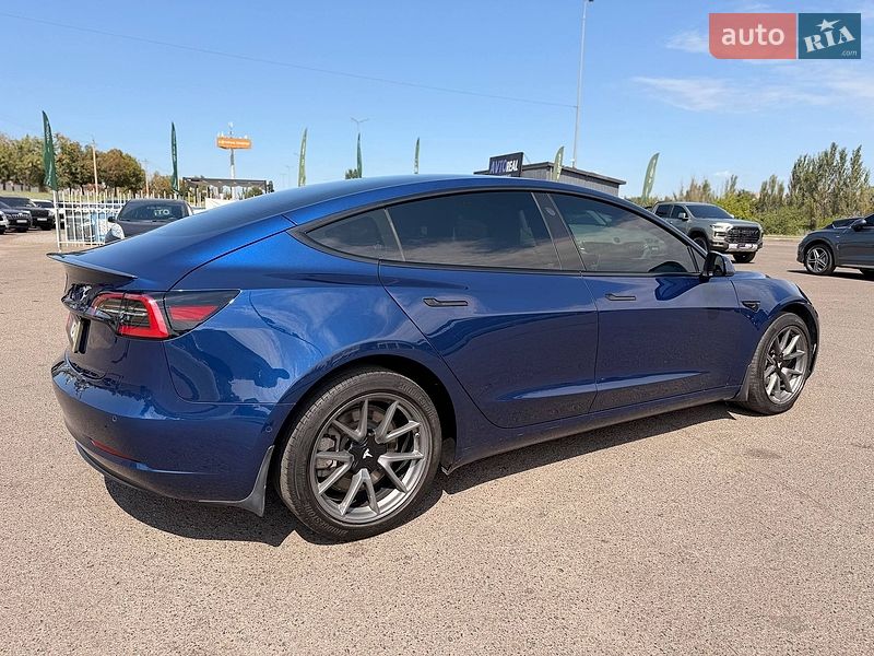 Седан Tesla Model 3 2022 в Кривом Роге