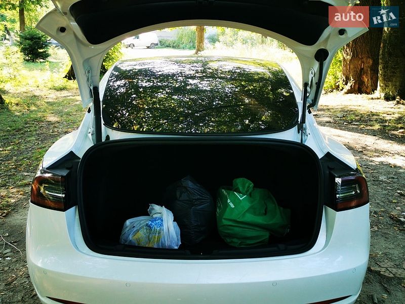 Седан Tesla Model 3 2022 в Бориславе