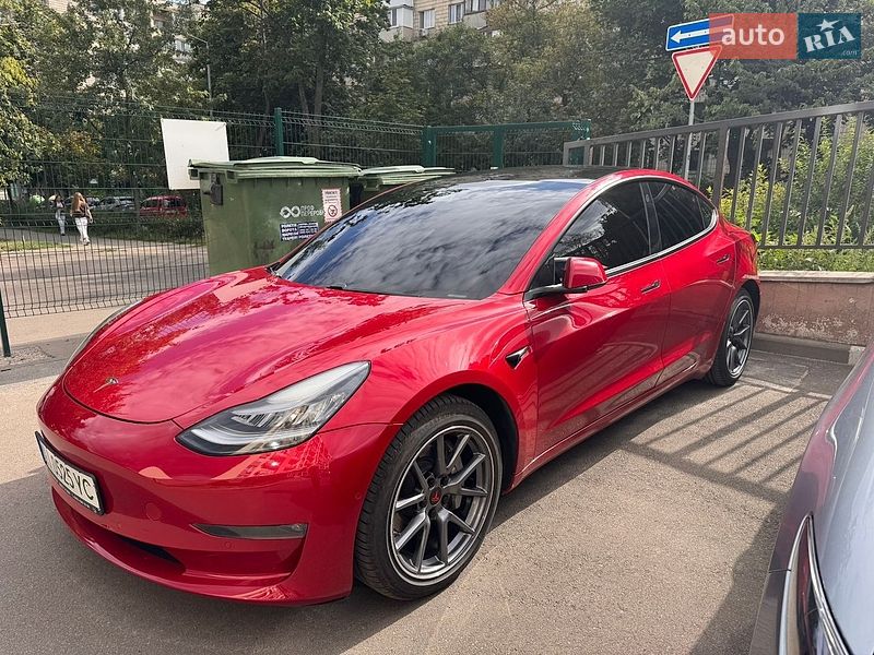 Седан Tesla Model 3 2020 в Києві