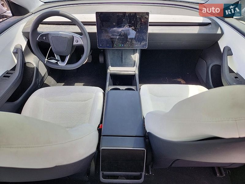 Седан Tesla Model 3 2025 в Киеве