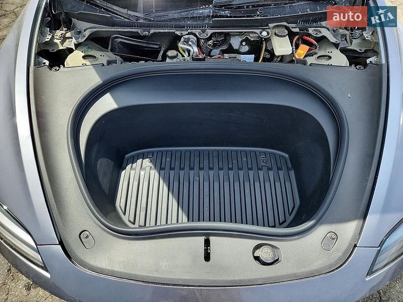 Седан Tesla Model 3 2025 в Киеве
