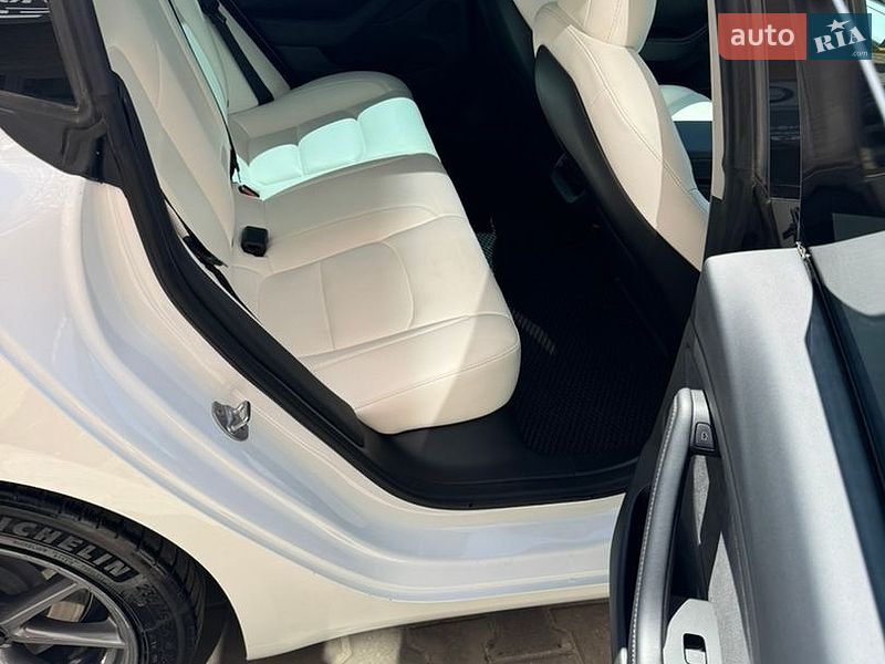 Седан Tesla Model 3 2022 в Тернополі