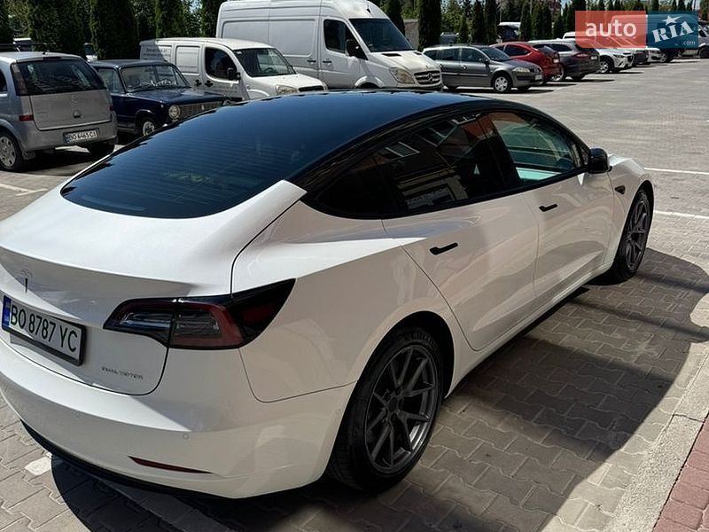 Седан Tesla Model 3 2022 в Тернополі