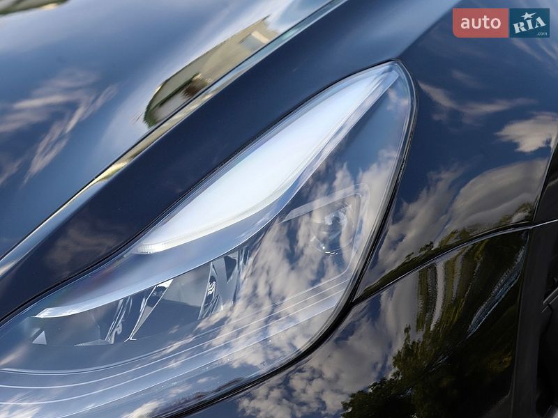 Седан Tesla Model 3 2018 в Дрогобыче