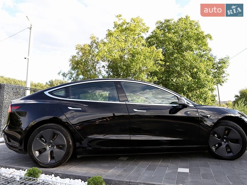 Седан Tesla Model 3 2018 в Дрогобыче
