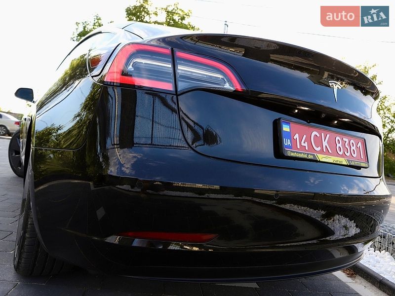 Седан Tesla Model 3 2018 в Дрогобыче