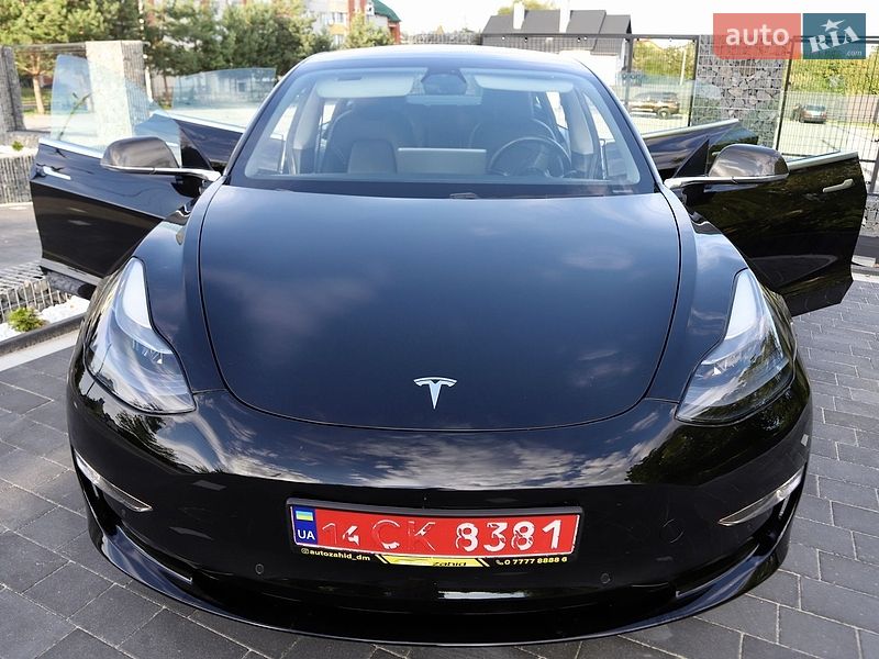 Седан Tesla Model 3 2018 в Дрогобыче