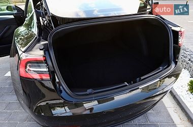 Седан Tesla Model 3 2018 в Дрогобыче