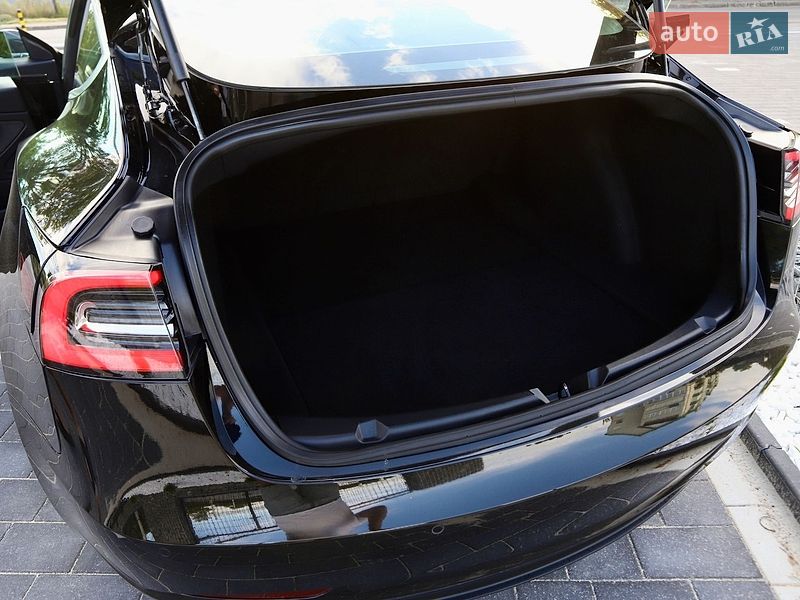 Седан Tesla Model 3 2018 в Дрогобыче