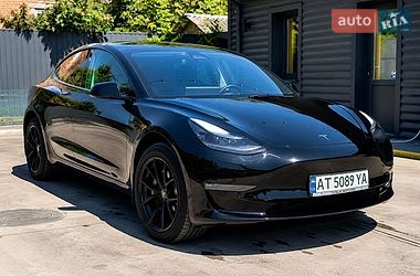 Седан Tesla Model 3 2022 в Івано-Франківську