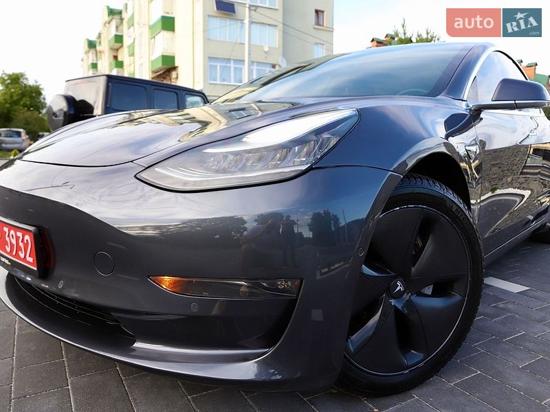 Седан Tesla Model 3 2018 в Дрогобыче