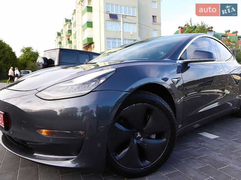 Седан Tesla Model 3 2018 в Дрогобыче