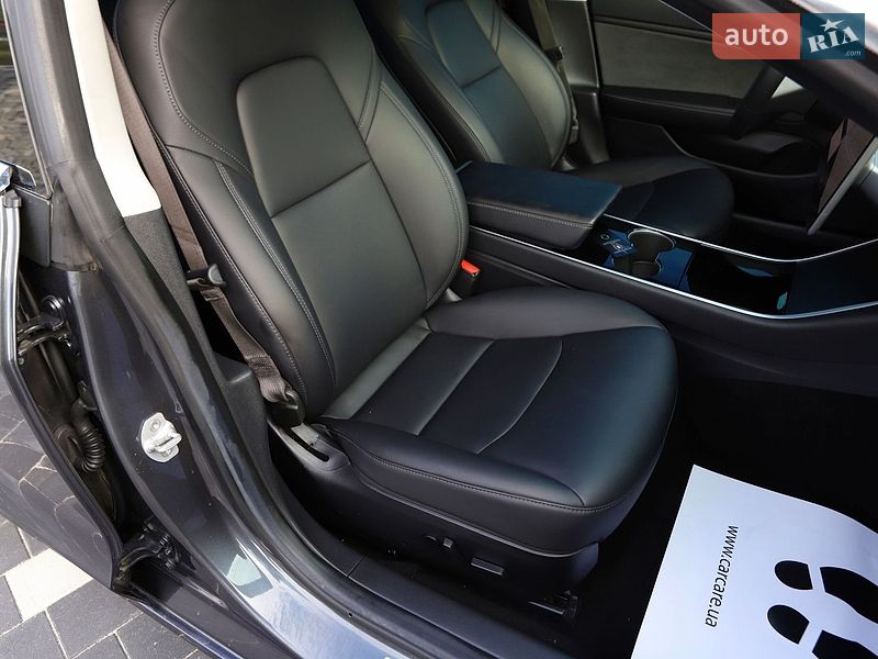 Седан Tesla Model 3 2018 в Дрогобыче