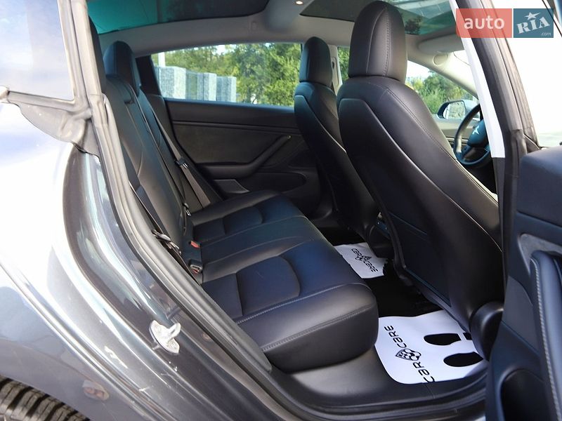Седан Tesla Model 3 2018 в Дрогобыче
