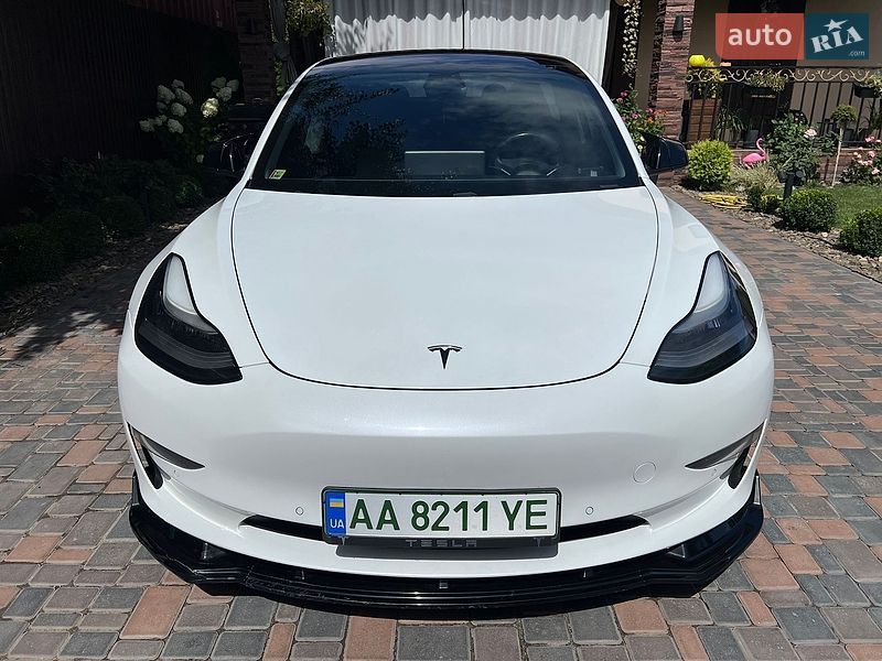 Седан Tesla Model 3 2018 в Киеве
