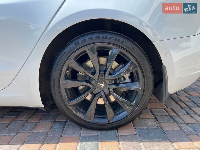 Седан Tesla Model 3 2018 в Киеве