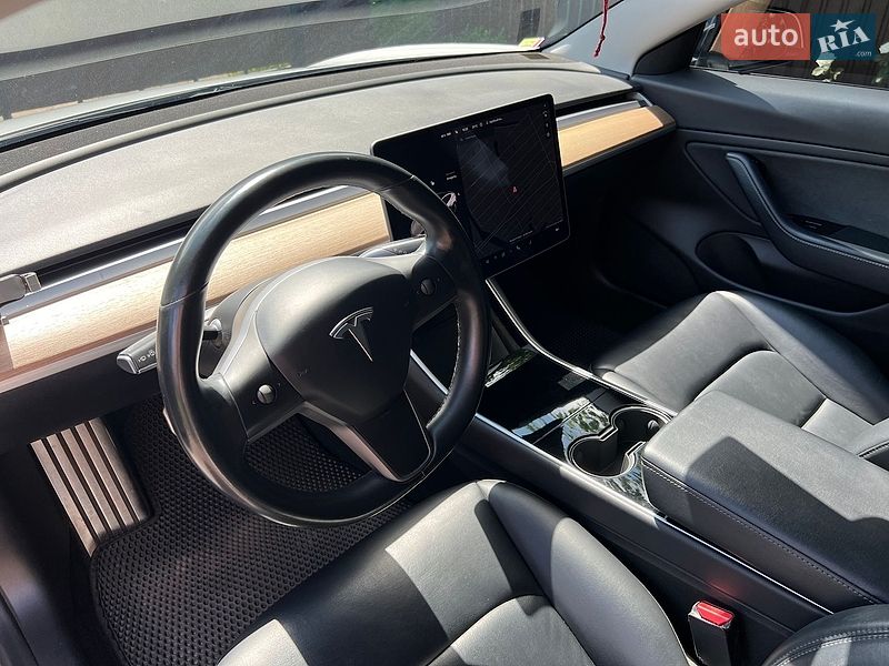 Седан Tesla Model 3 2018 в Киеве