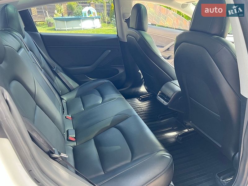 Седан Tesla Model 3 2018 в Киеве