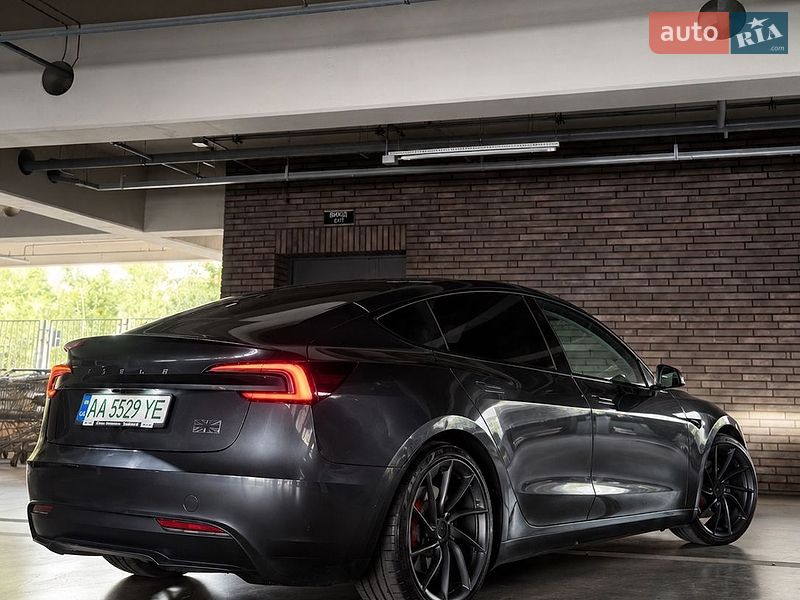 Седан Tesla Model 3 2024 в Києві