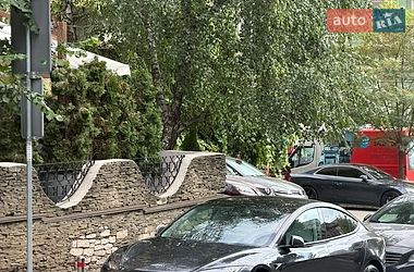 Седан Tesla Model 3 2024 в Києві