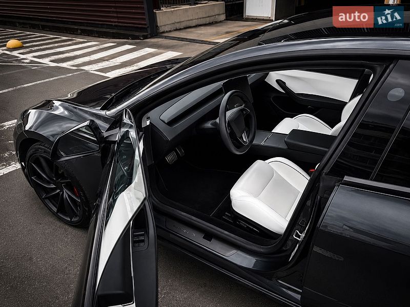 Седан Tesla Model 3 2024 в Києві