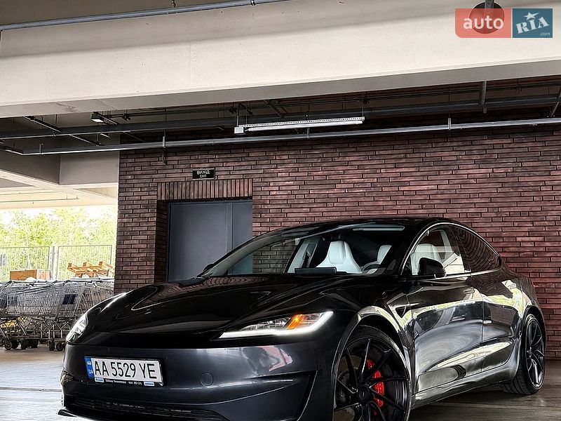 Седан Tesla Model 3 2024 в Києві