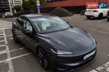 Седан Tesla Model 3 2024 в Києві
