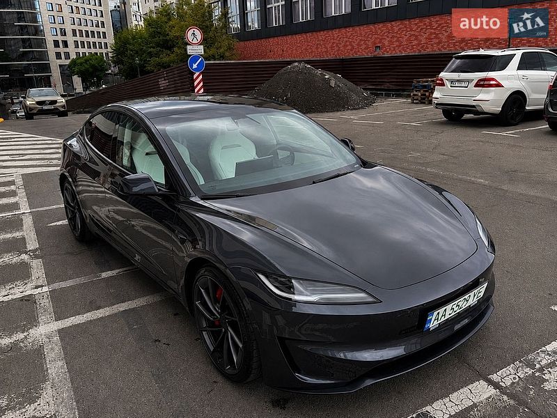 Седан Tesla Model 3 2024 в Києві
