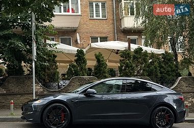 Седан Tesla Model 3 2024 в Києві
