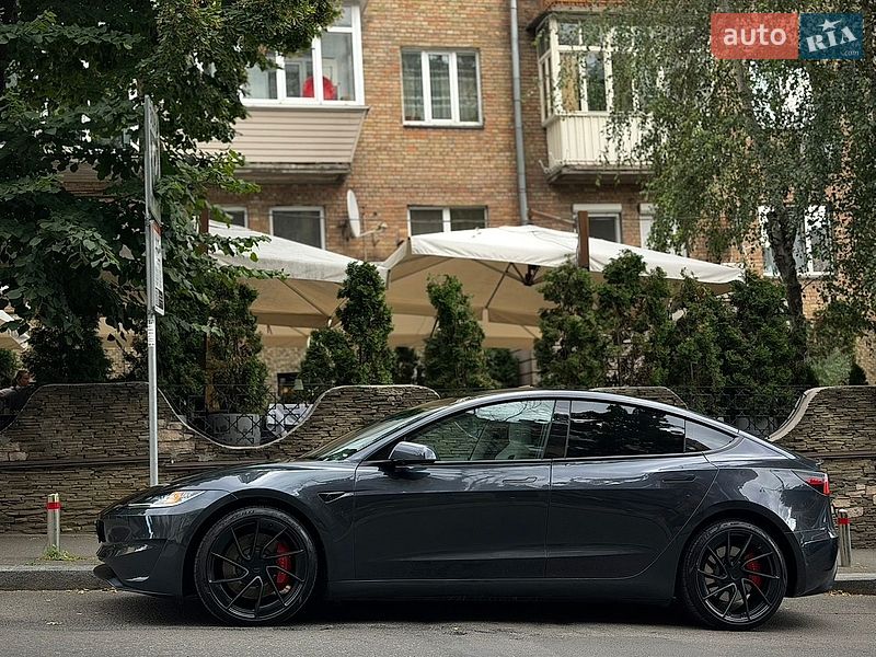 Седан Tesla Model 3 2024 в Києві