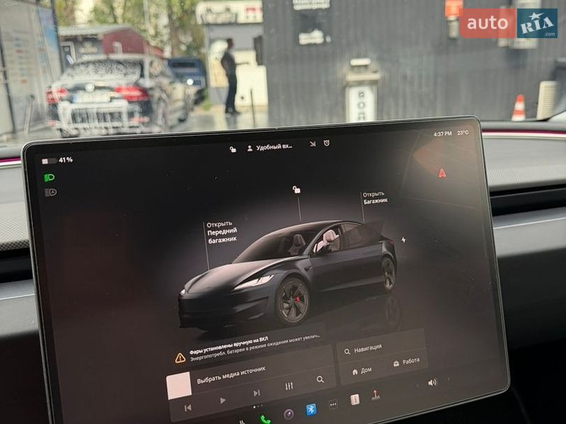 Седан Tesla Model 3 2024 в Києві