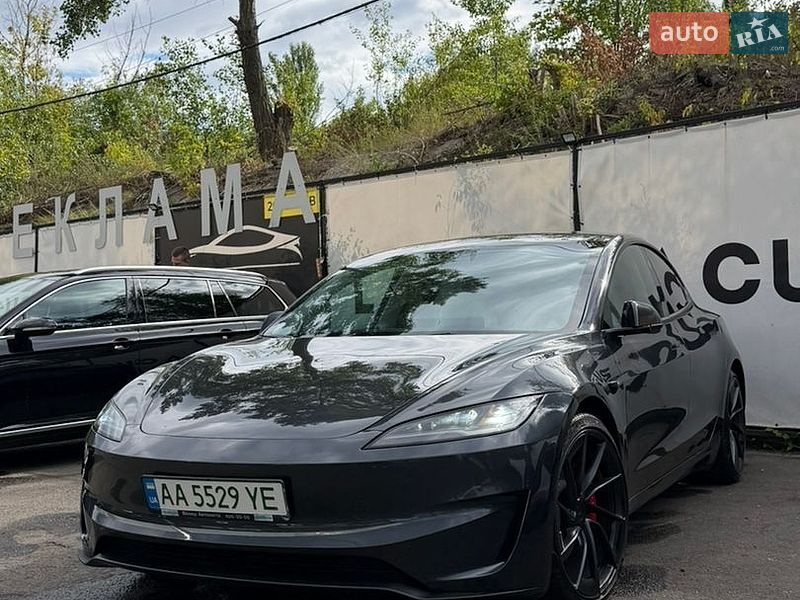 Седан Tesla Model 3 2024 в Києві