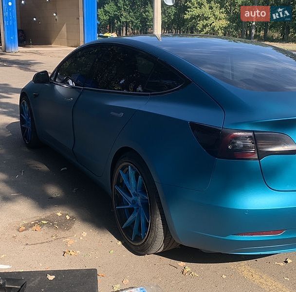 Седан Tesla Model 3 2020 в Николаеве