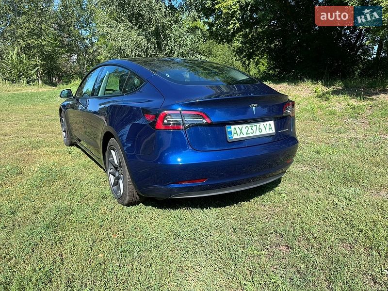 Седан Tesla Model 3 2023 в Краснокутську