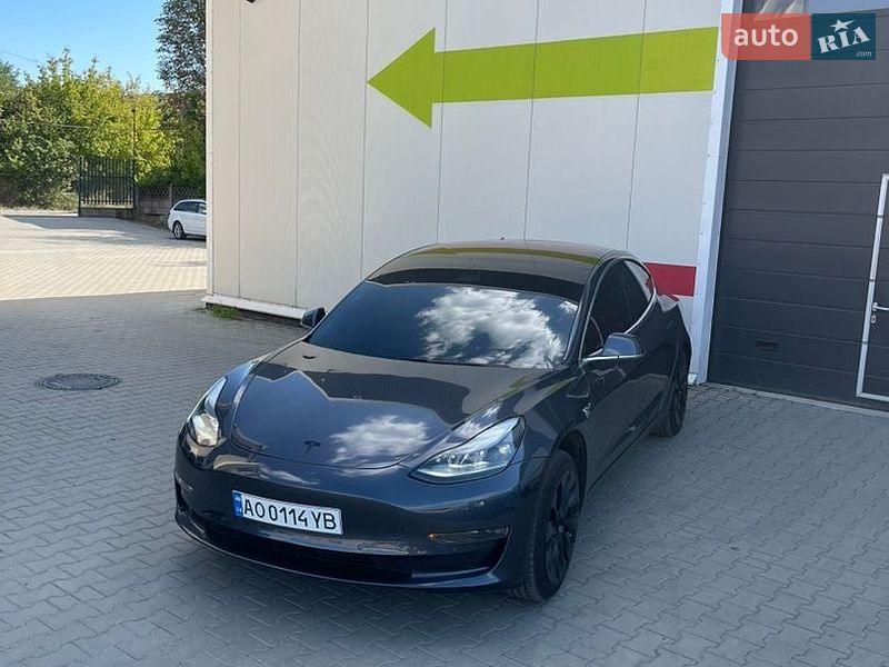 Седан Tesla Model 3 2018 в Ужгороде