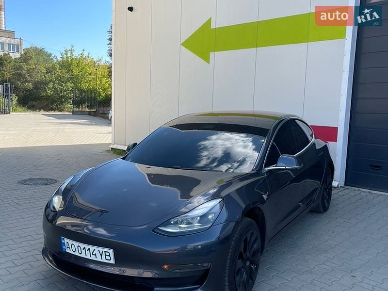 Седан Tesla Model 3 2018 в Ужгороде