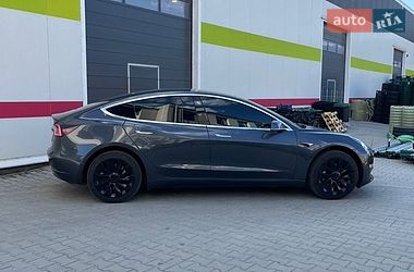 Седан Tesla Model 3 2018 в Ужгороде