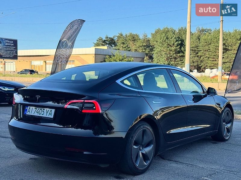 Седан Tesla Model 3 2019 в Львове