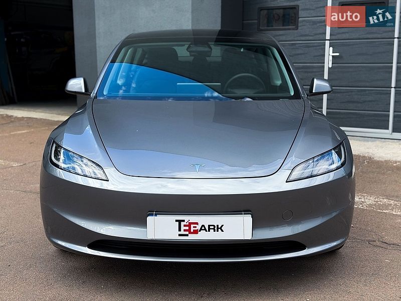 Седан Tesla Model 3 2024 в Києві